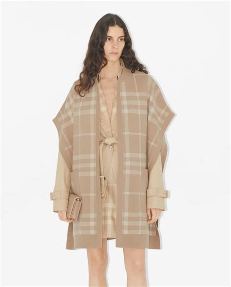 ponczo w kratę burberry|Burberry poncho.